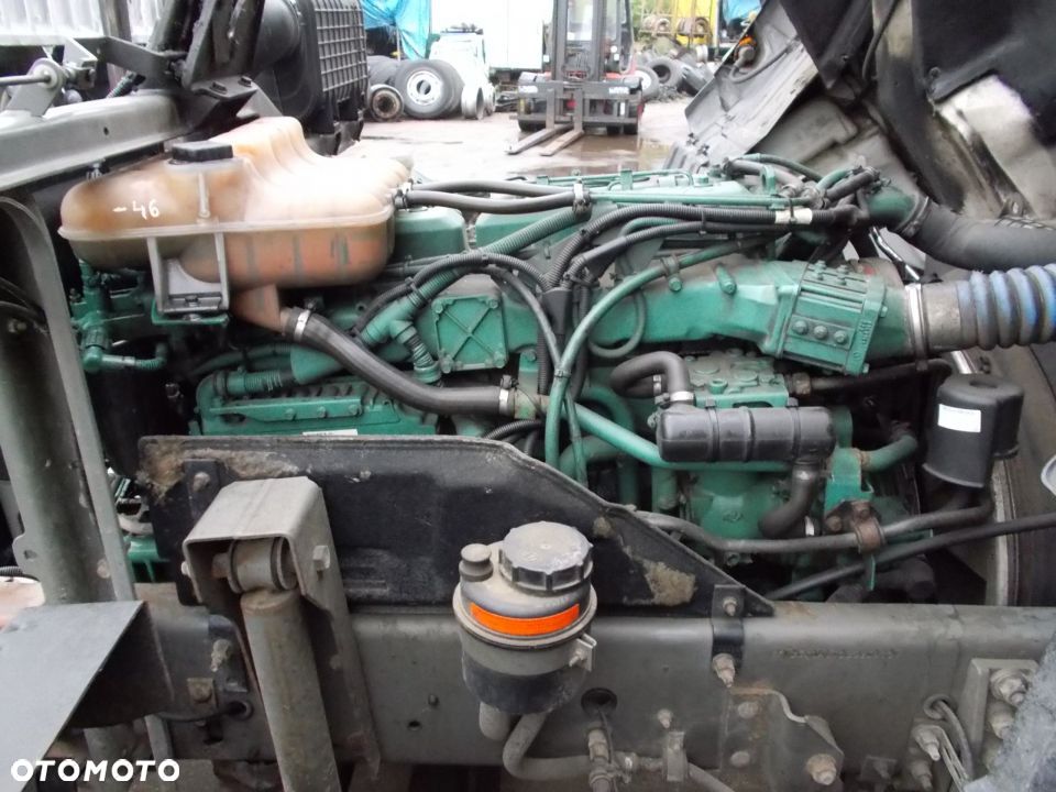 SILNIk  VOLVO FL6 B 180 2001r na części