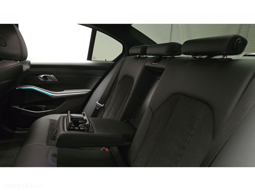 BMW Seria 3 320d xDrive mHEV M Sport - 23