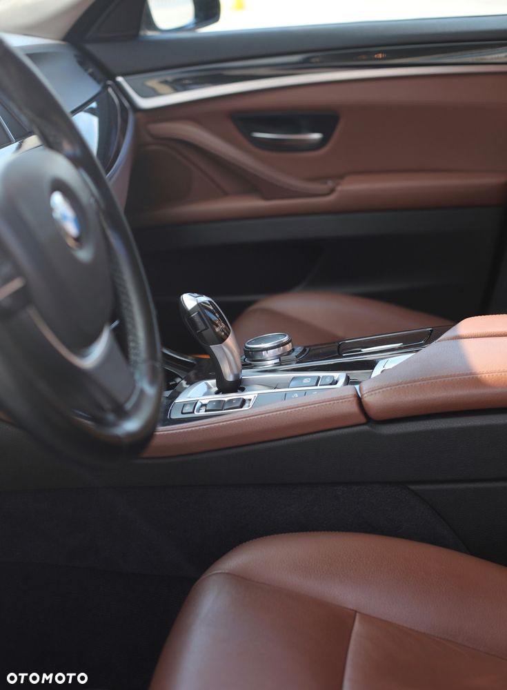 BMW Seria 5 520d Luxury Line - 12