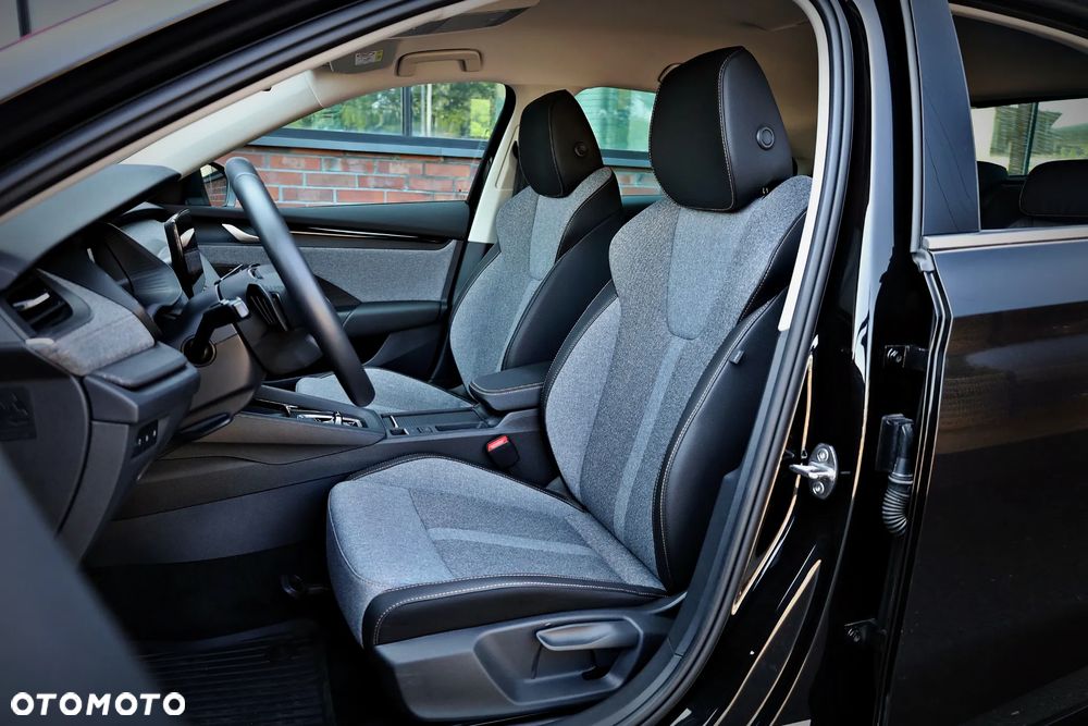 Skoda Octavia 2.0 TDI Selection DSG - 24