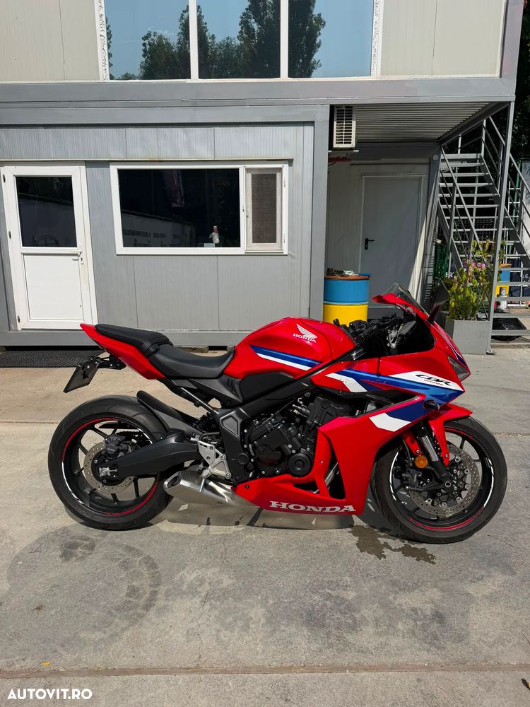 Honda CBR 650R - 1