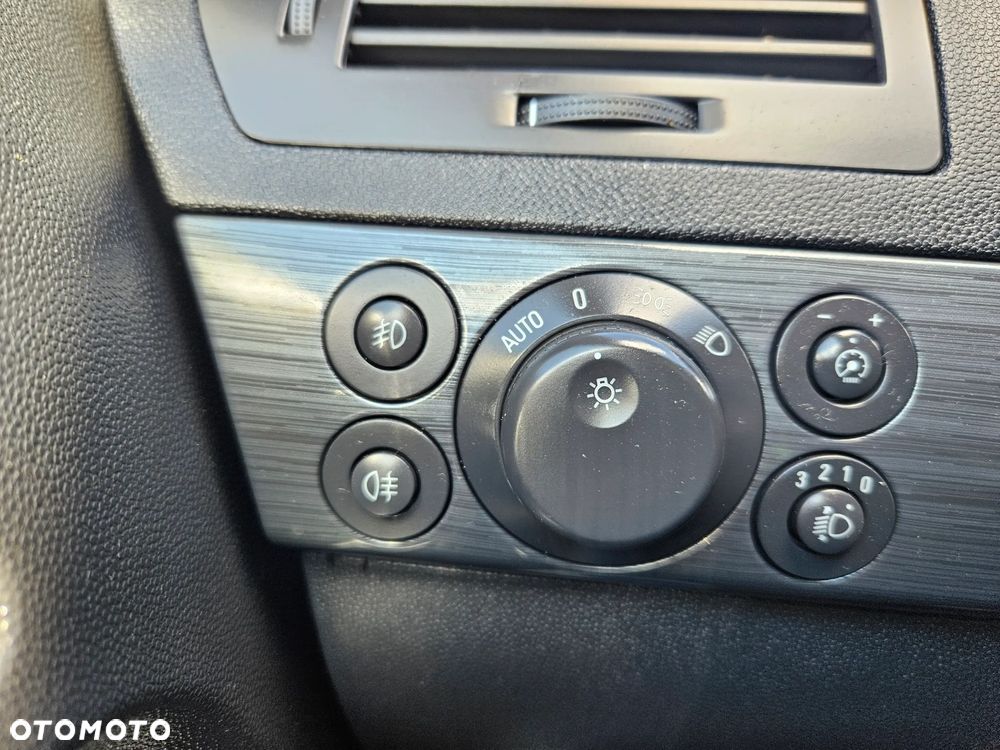 Opel Astra 2.0 Turbo Cosmo - 9