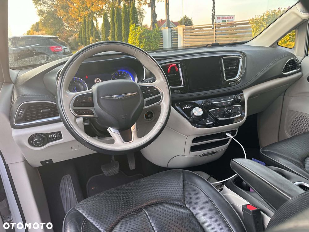 Chrysler Pacifica - 3