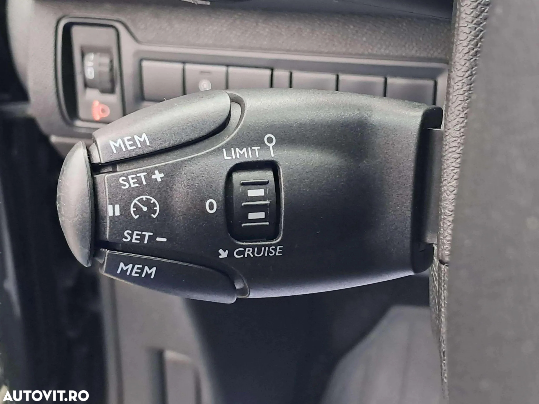 Peugeot 308 SW 1.2 L PureTech Turbo S&S EAT8 Active - 22