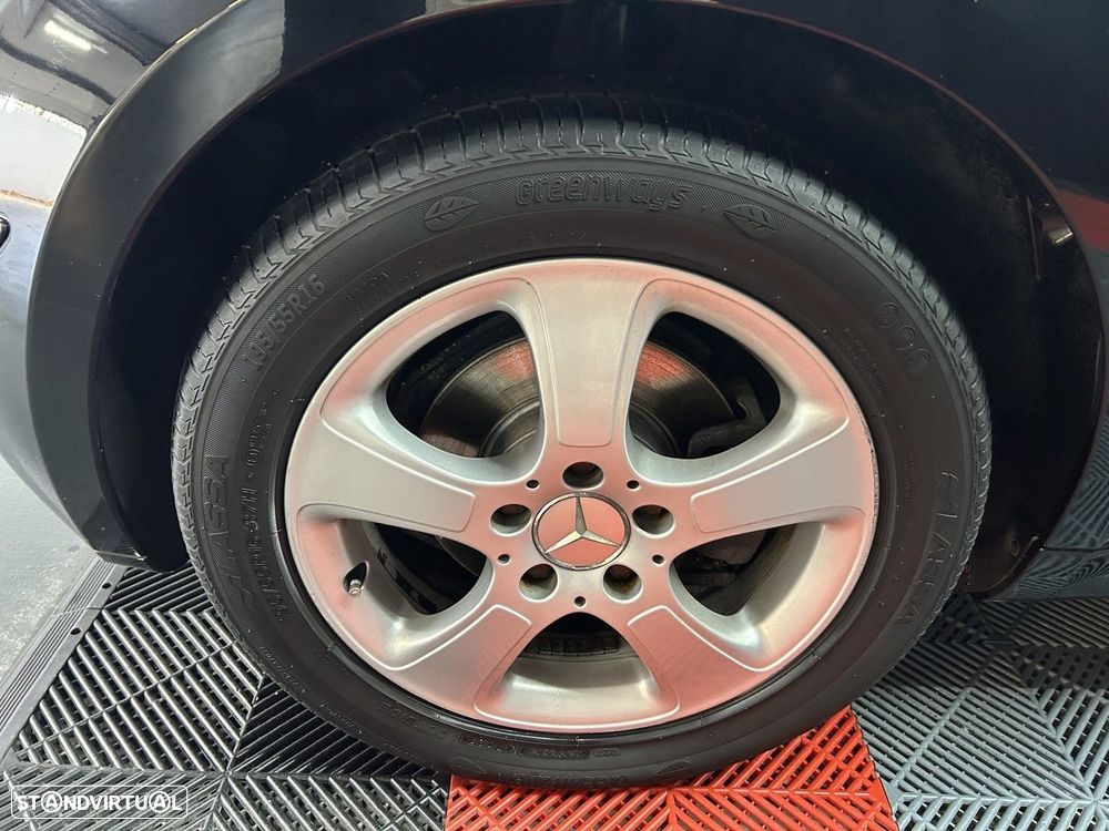 Mercedes-Benz A 150 Avantgarde Automatic - 16