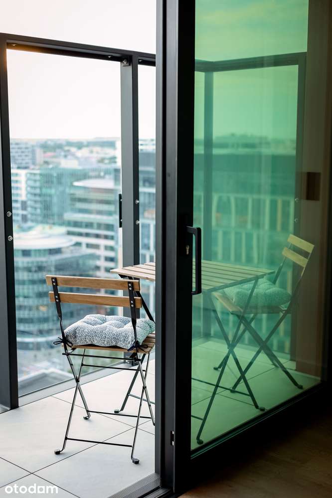 Bezpośrednio. Prestiżowy apartament  w Towarowa Towers