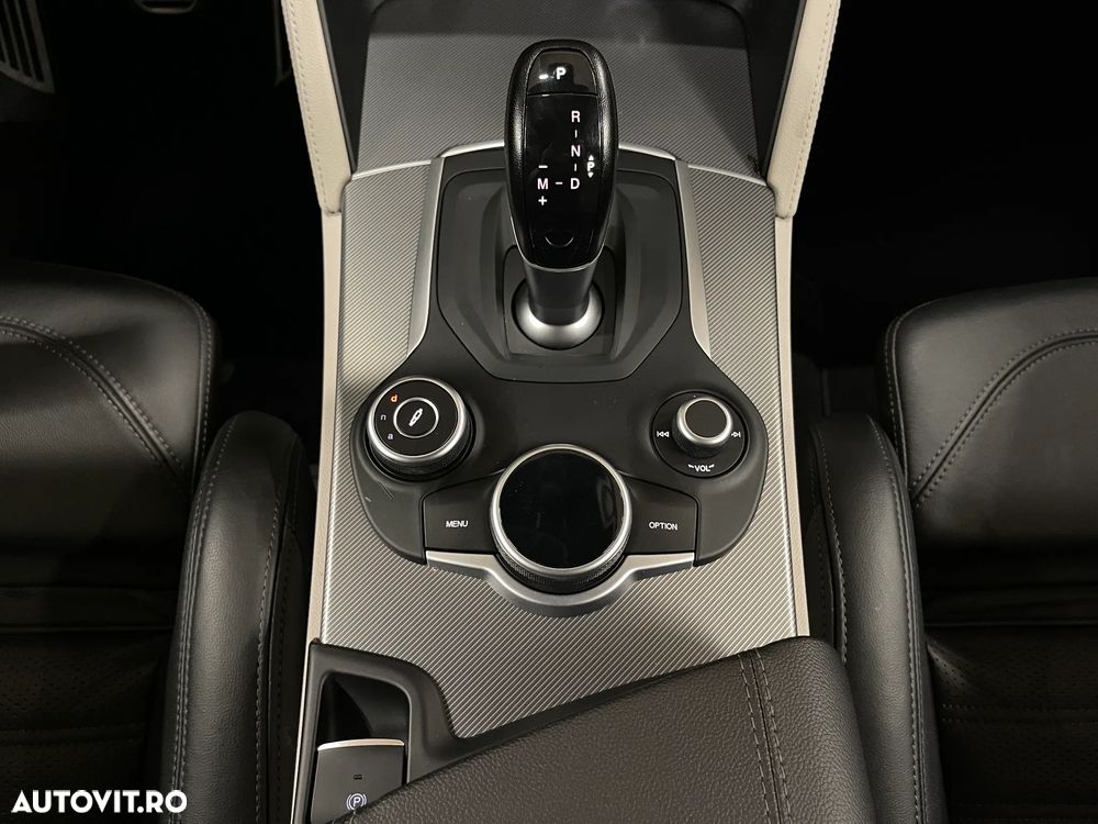 Alfa Romeo Stelvio 2.0 Turbo AWD AT8 Super - 22