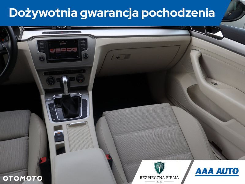 Volkswagen Passat - 9