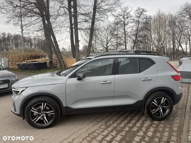 Volvo XC 40 B3 Plus Dark - 3