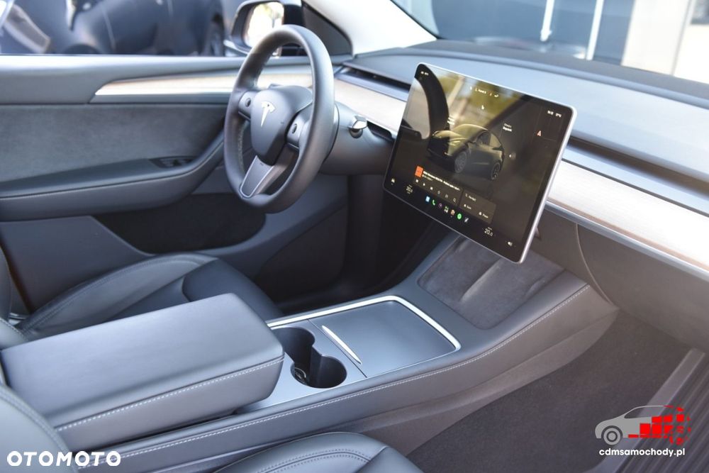 Tesla Model Y - 25