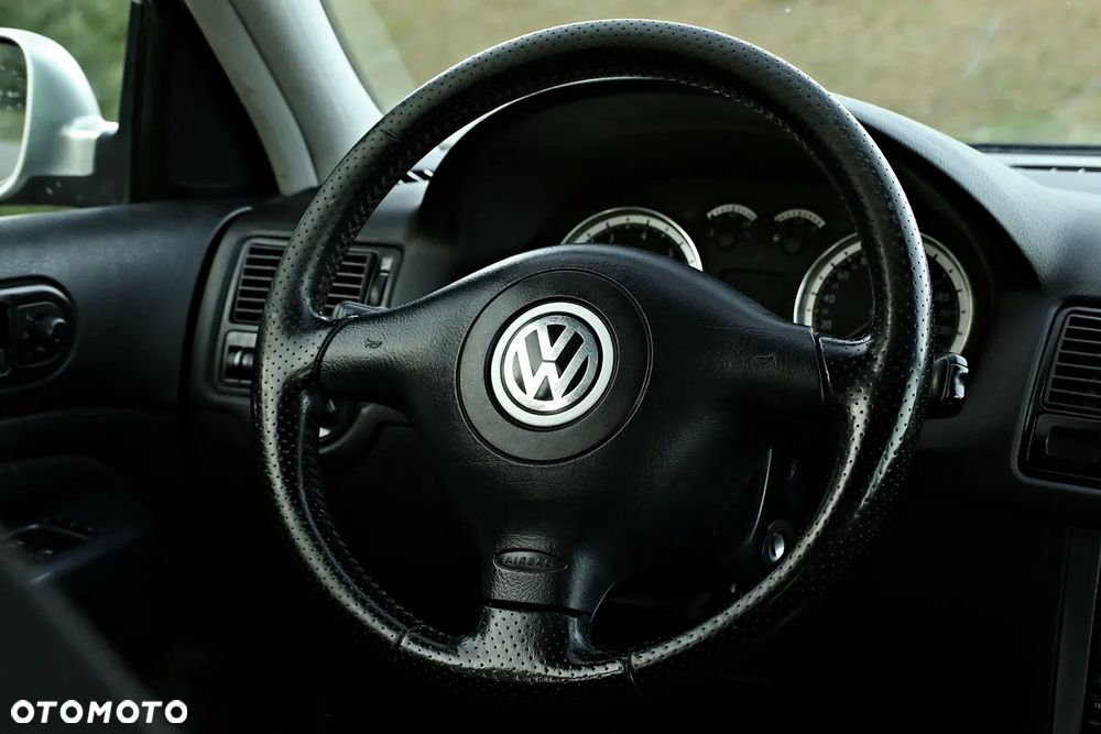 Volkswagen Golf 1.6 Comfortline - 33