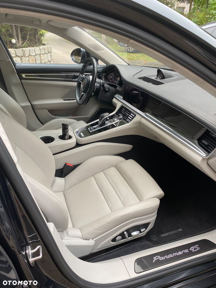Porsche Panamera 4S Executive - 13
