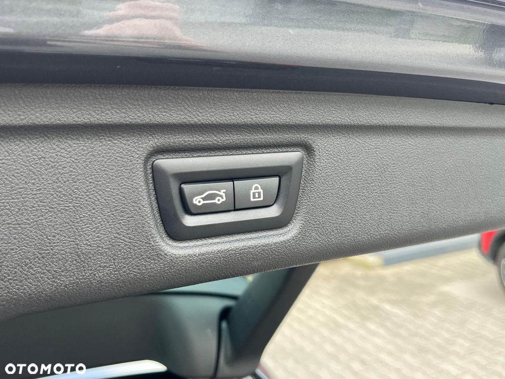 BMW Seria 3 330e PHEV M Sport - 34