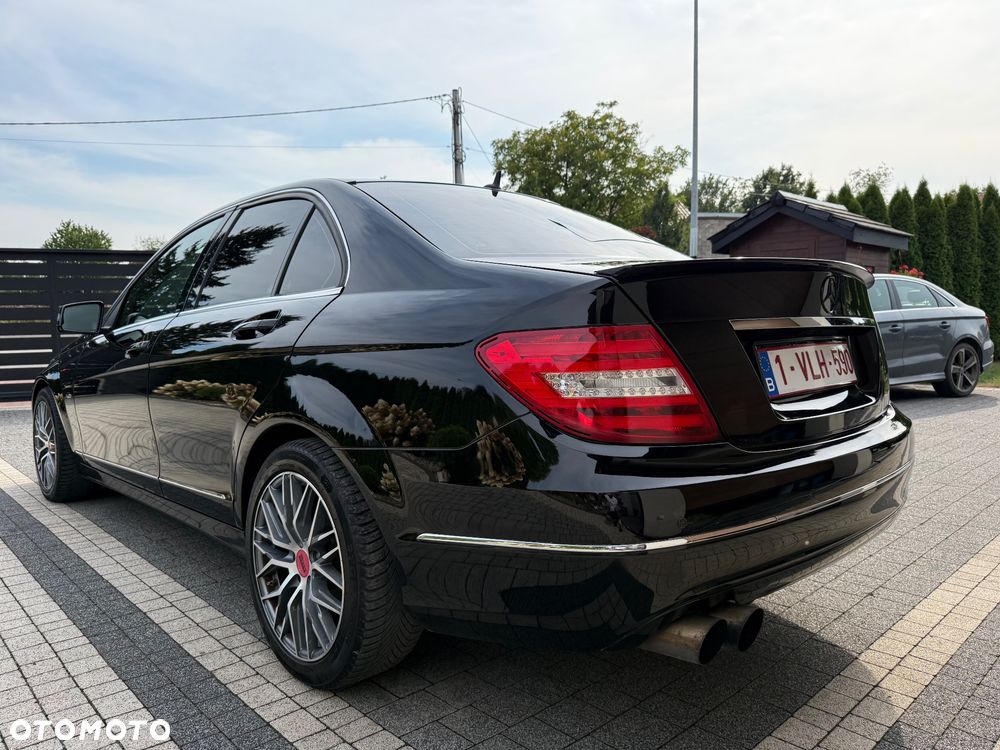 Mercedes-Benz Klasa C 180 CGI BlueEFFICIENCY Avantgarde - 16