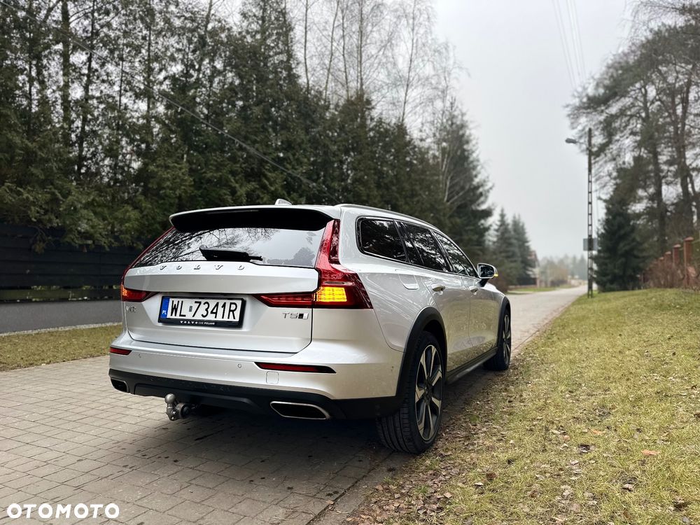 Volvo V60 T5 AWD Momentum Pro - 8