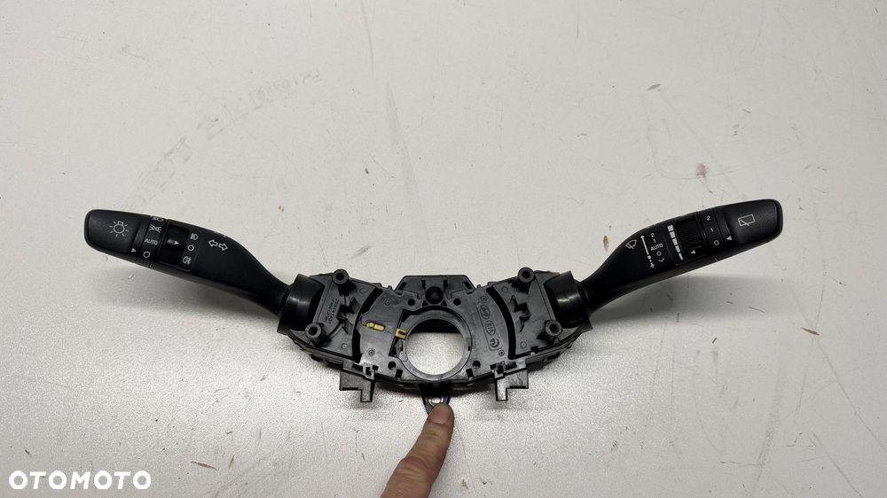 PRZEŁĄCZNIK ŚWIATEŁ WYCIERACZEK HYUNDAI I20 II  299141431 14-19 - 2