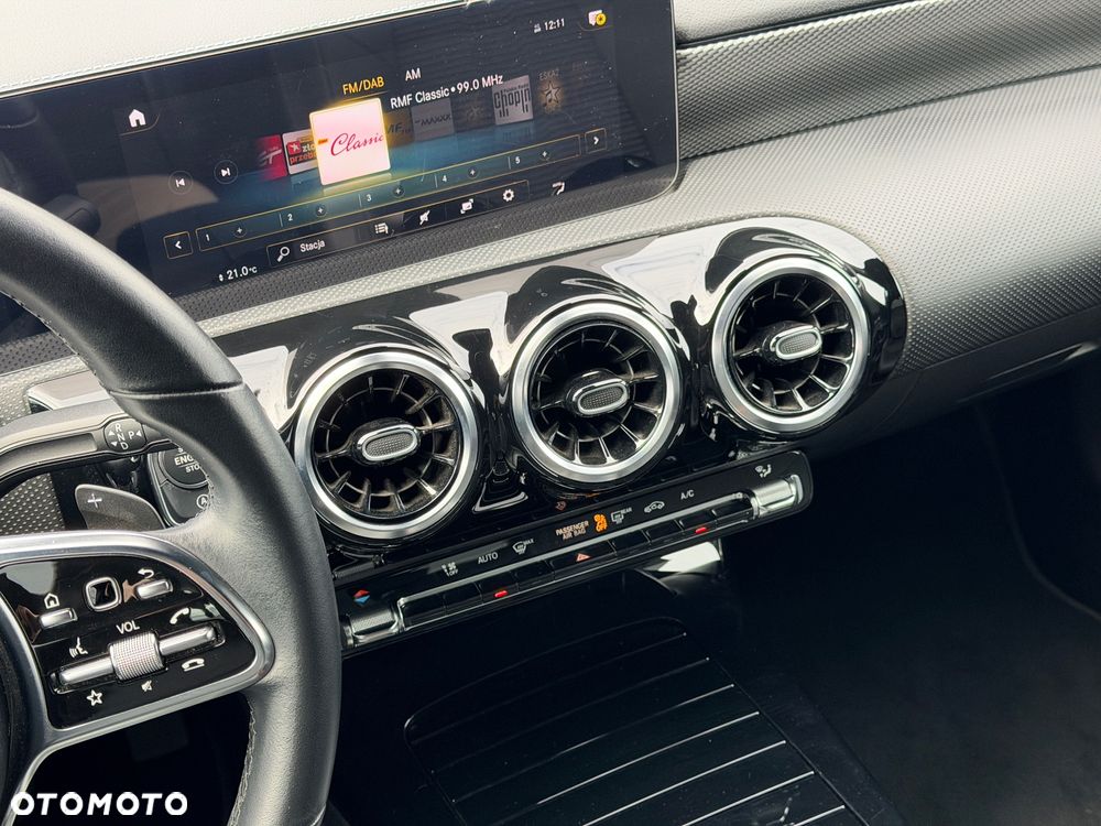 Mercedes-Benz CLA 200 7G-DCT - 23