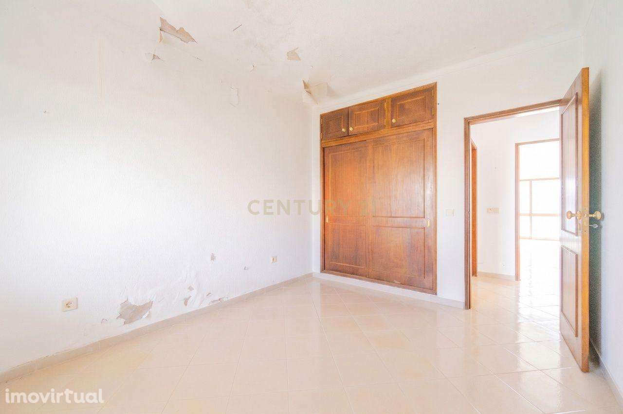 T1 para renovação com 64 m² e varanda de 9 m², Vale de Caranguejo, Tav - Grande imagem: 5/15
