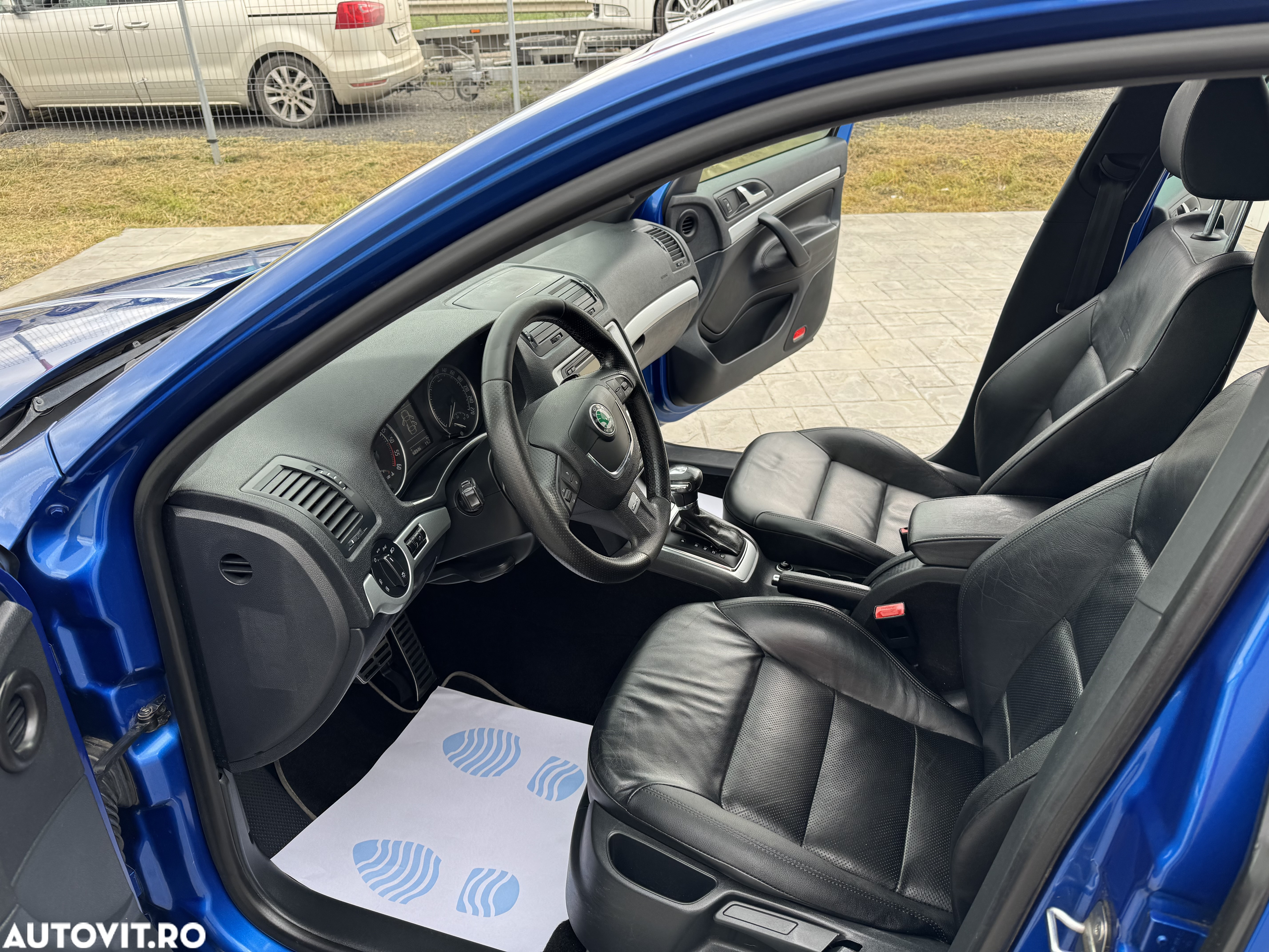 Skoda Octavia Combi 2.0 TDI DPF DSG RS - 9