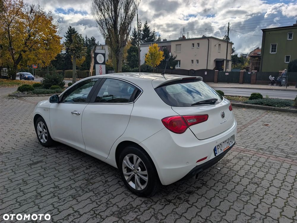 Alfa Romeo Giulietta 2011 photo 3