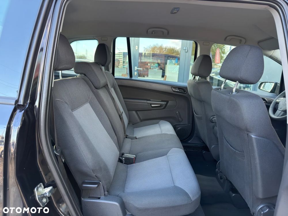 Opel Zafira 1.8 Cosmo - 32