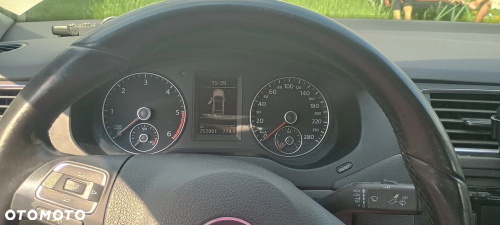 Volkswagen Jetta 1.6 TDI Comfortline - 3