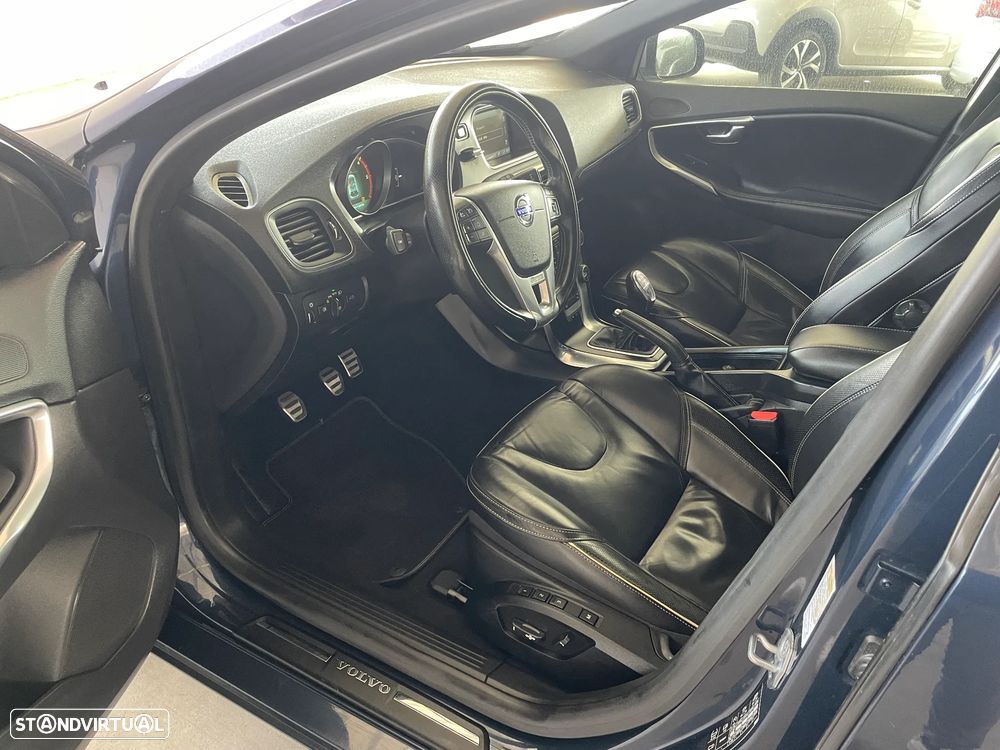 Volvo V40 D2 R Design - 9