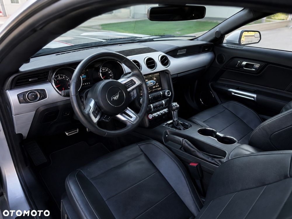 Ford Mustang - 8