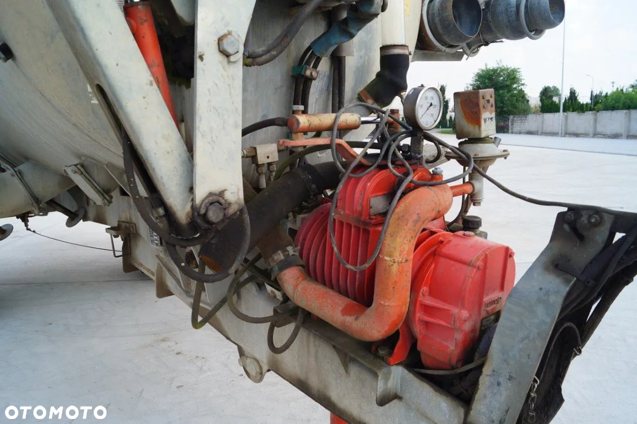 Pichon Wóz Asenizacyjny TCI 11350 L z ramieniem do pompowania - 14