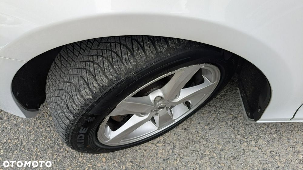 Volvo V40 - 40