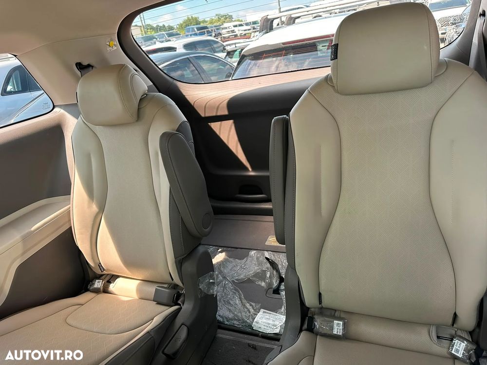 Kia Carnival - 15