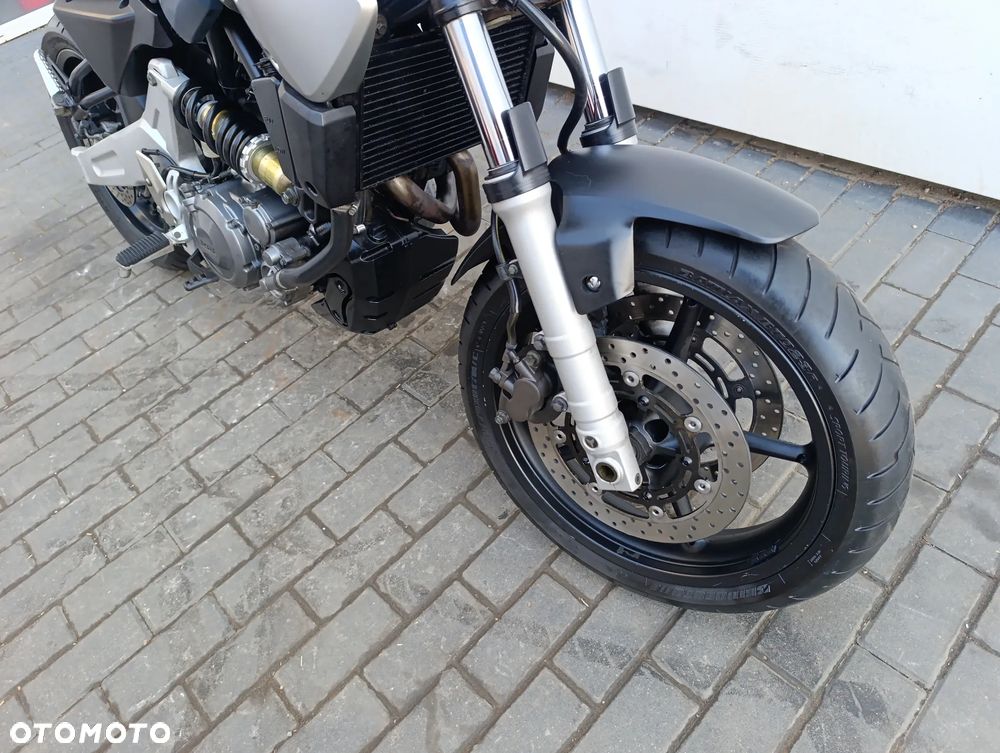Yamaha MT - 27