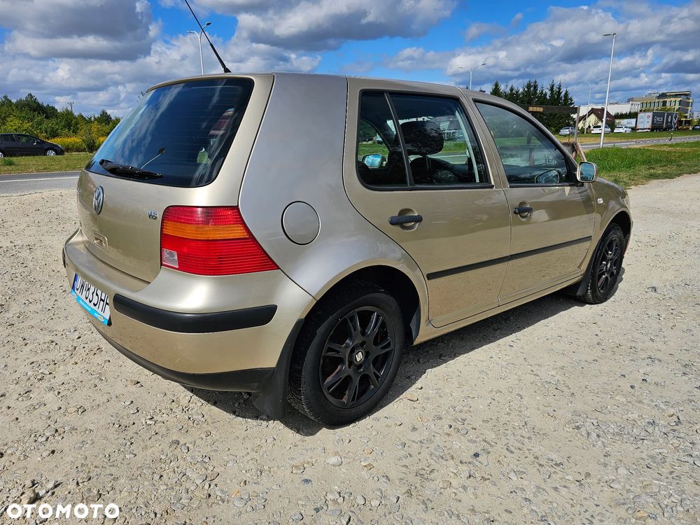 Volkswagen Golf - 4