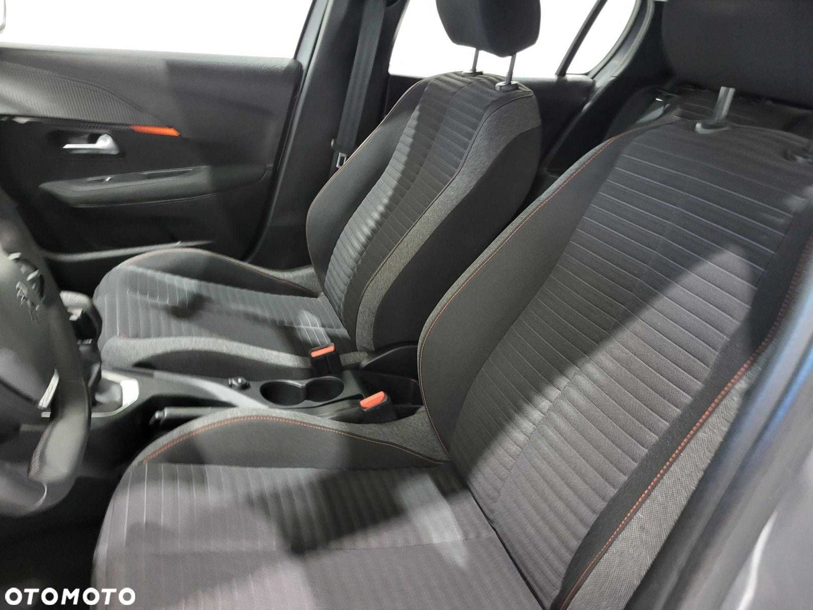 Peugeot 208 - 17