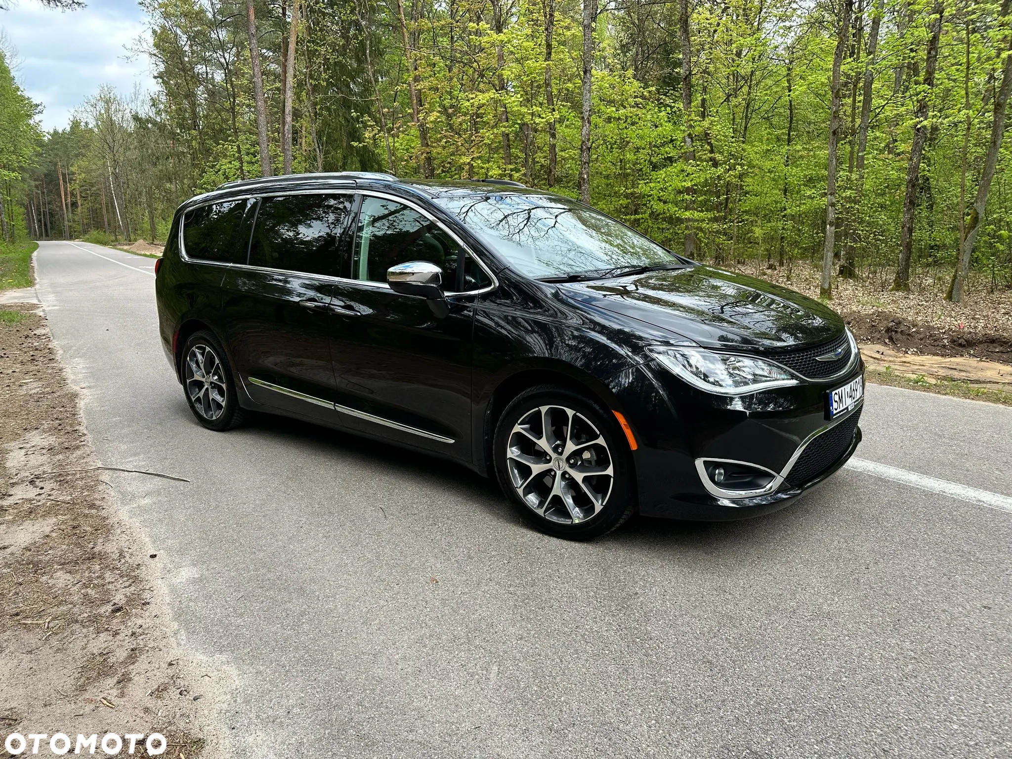 Chrysler Pacifica - 2