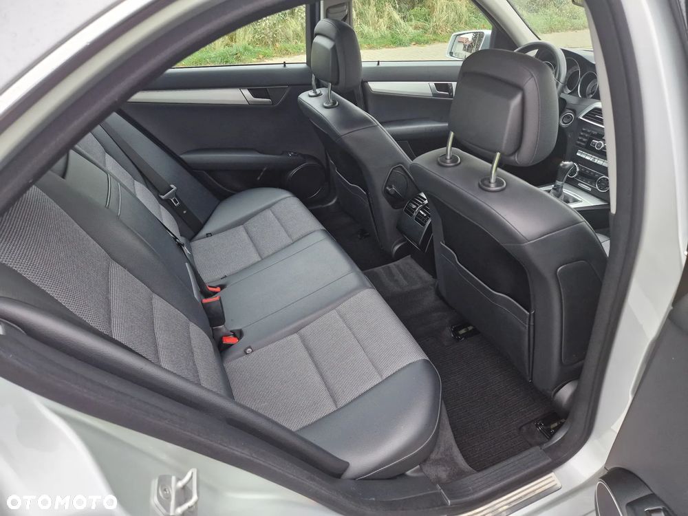 Mercedes-Benz Klasa C 180 CDI DPF (BlueEFFICIENCY) Avantgarde - 9
