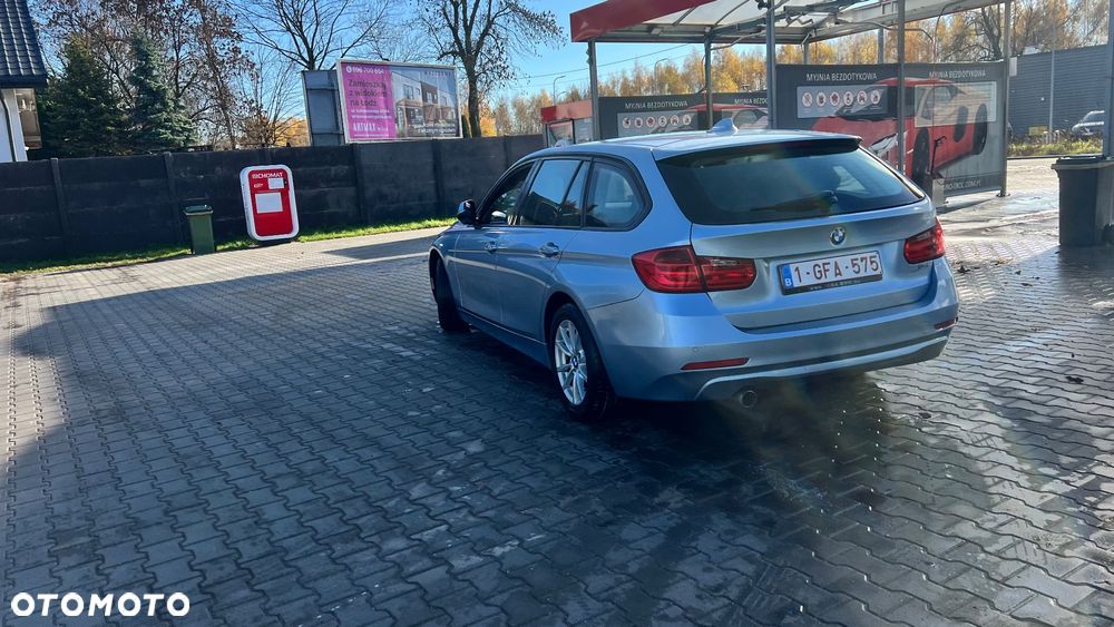 BMW Seria 3 320i Sport Line - 23