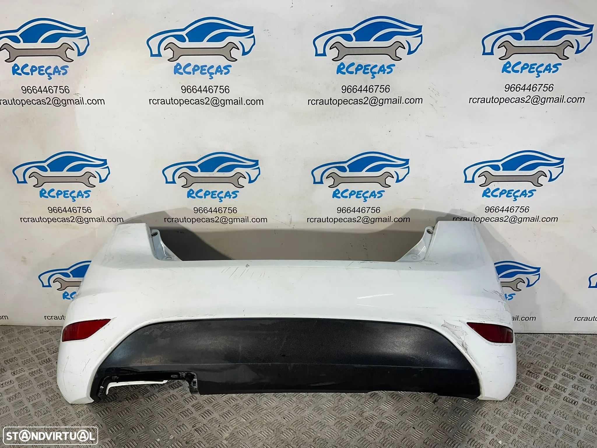 .Parachoques Traseiro Original Ford Fiesta 6 MK6 5 Portas 8A61-17D781 - 1