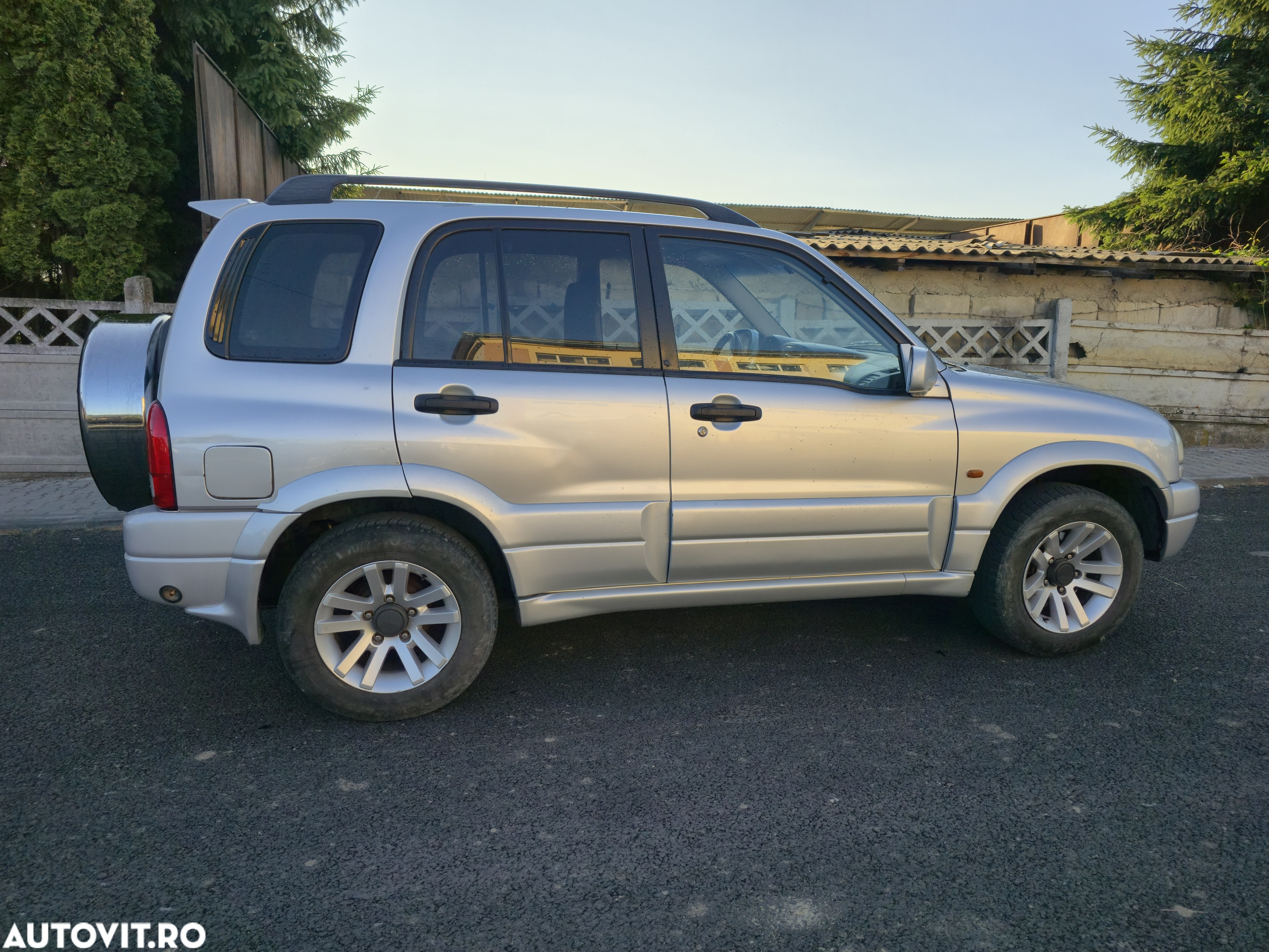 Suzuki Grand Vitara 2.0i - 11