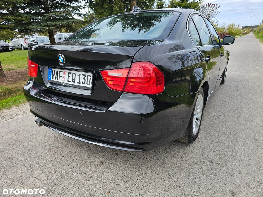 BMW Seria 3 320d DPF Edition Sport - 26