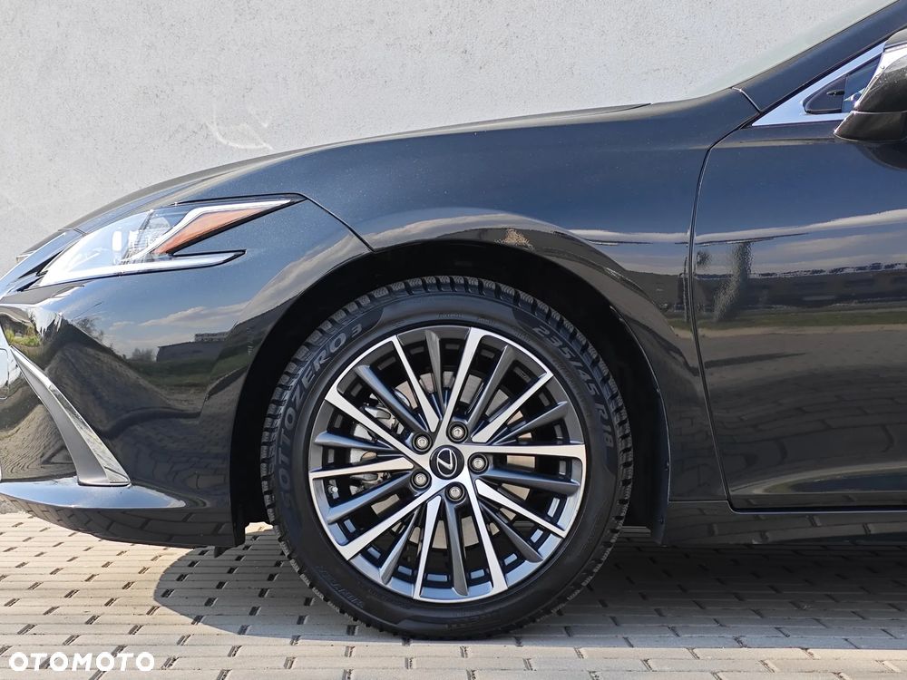 Lexus ES 300h Business Edition - 24