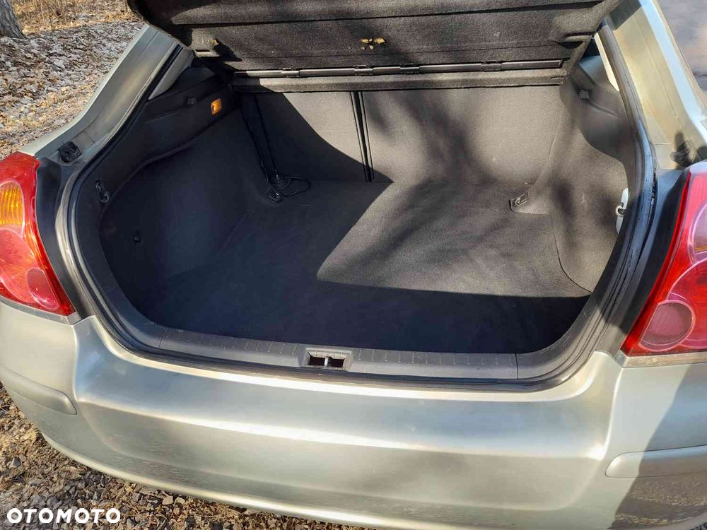 Toyota Avensis 2.0 VVT-i Sol plus - 16