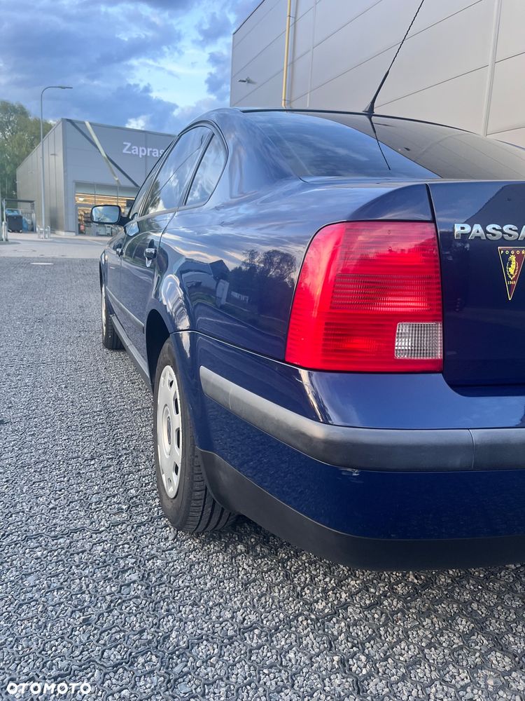 Volkswagen Passat 1.6 - 9