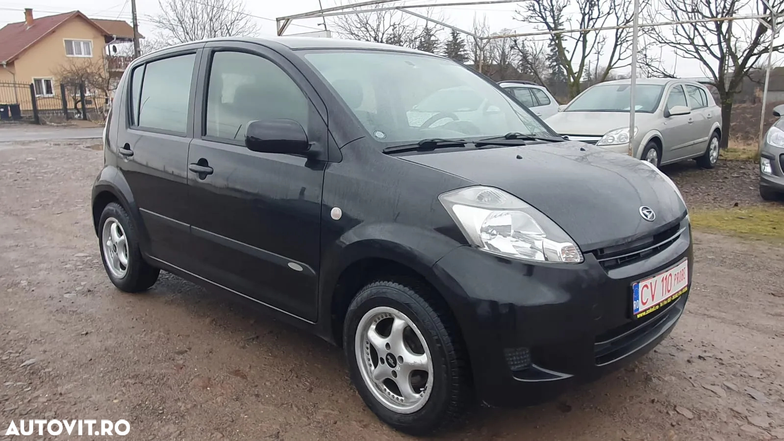Daihatsu Sirion 1.0 - 4