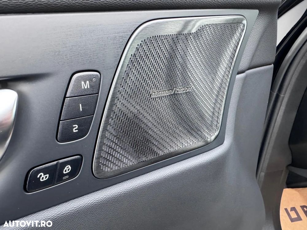 Volvo XC 60 B5 MHEV AT8 AWD Momentum Pro - 30