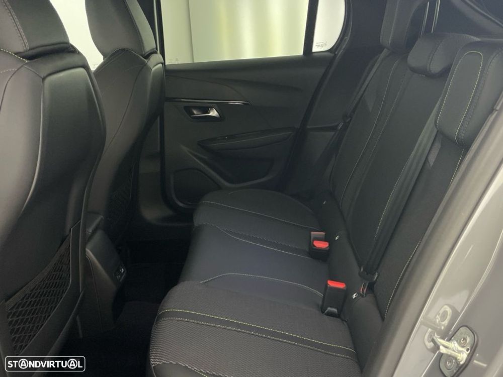 Peugeot 208 1.2 Hybrid GT e-DCS6 - 12