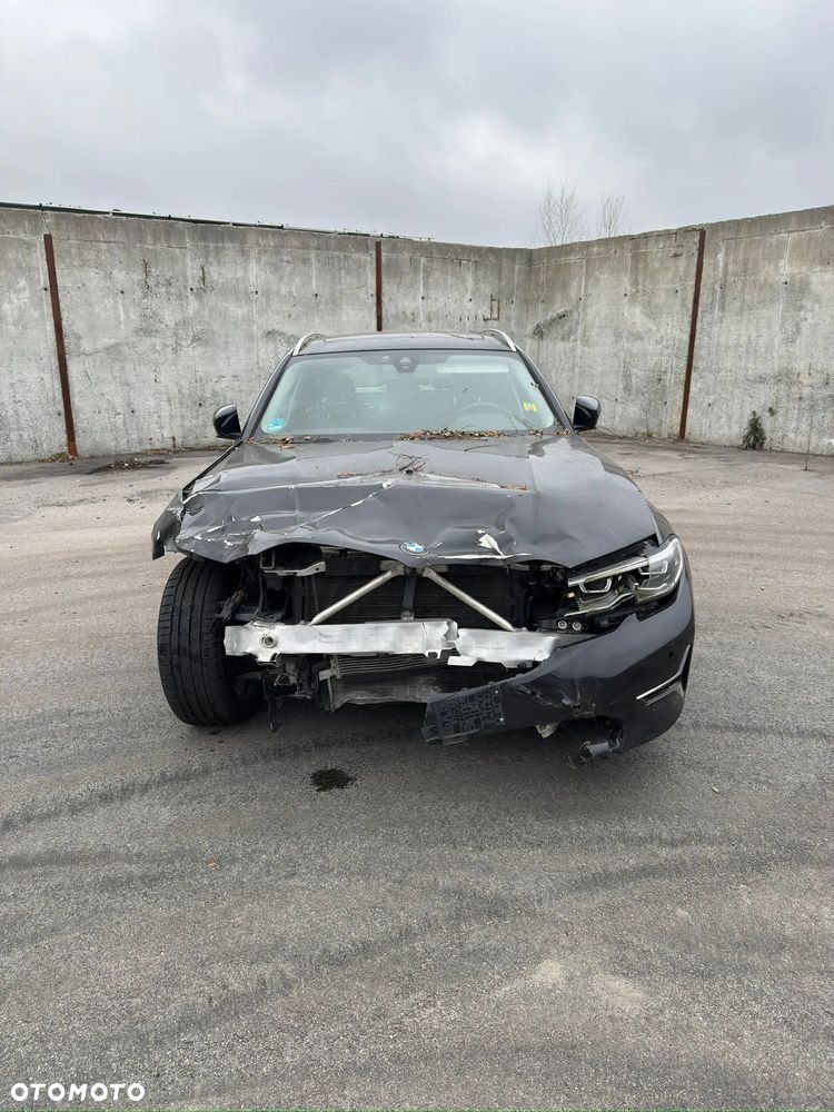 BMW Seria 3 330i xDrive - 2