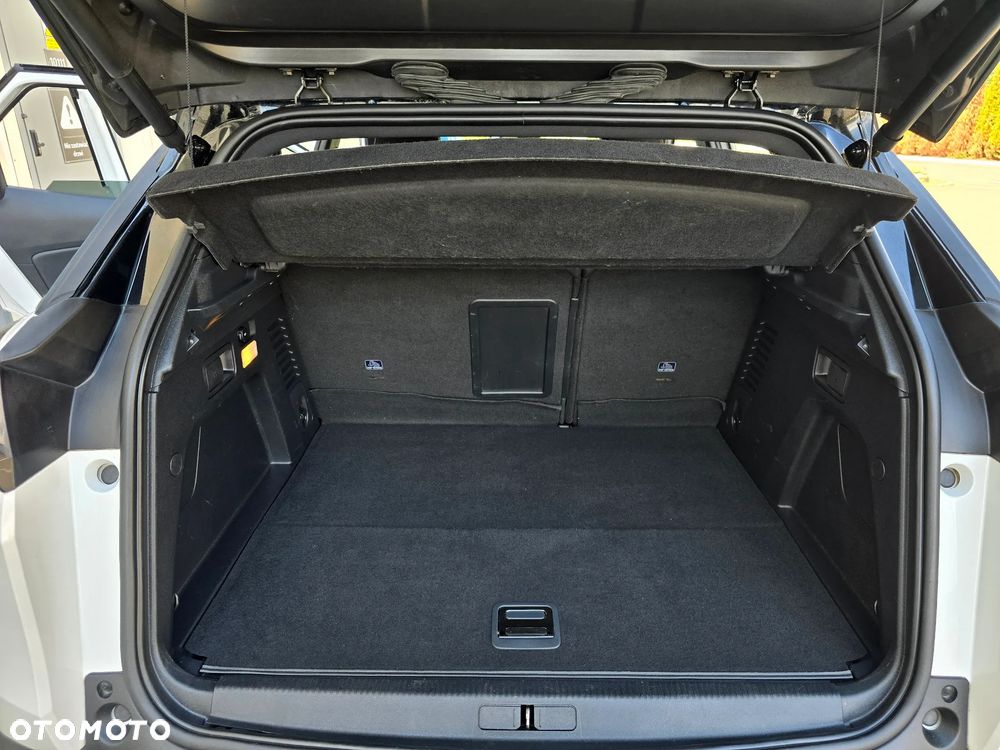 Peugeot 3008 1.6 PureTech HYbrid GT Line S&S EAT8 - 11