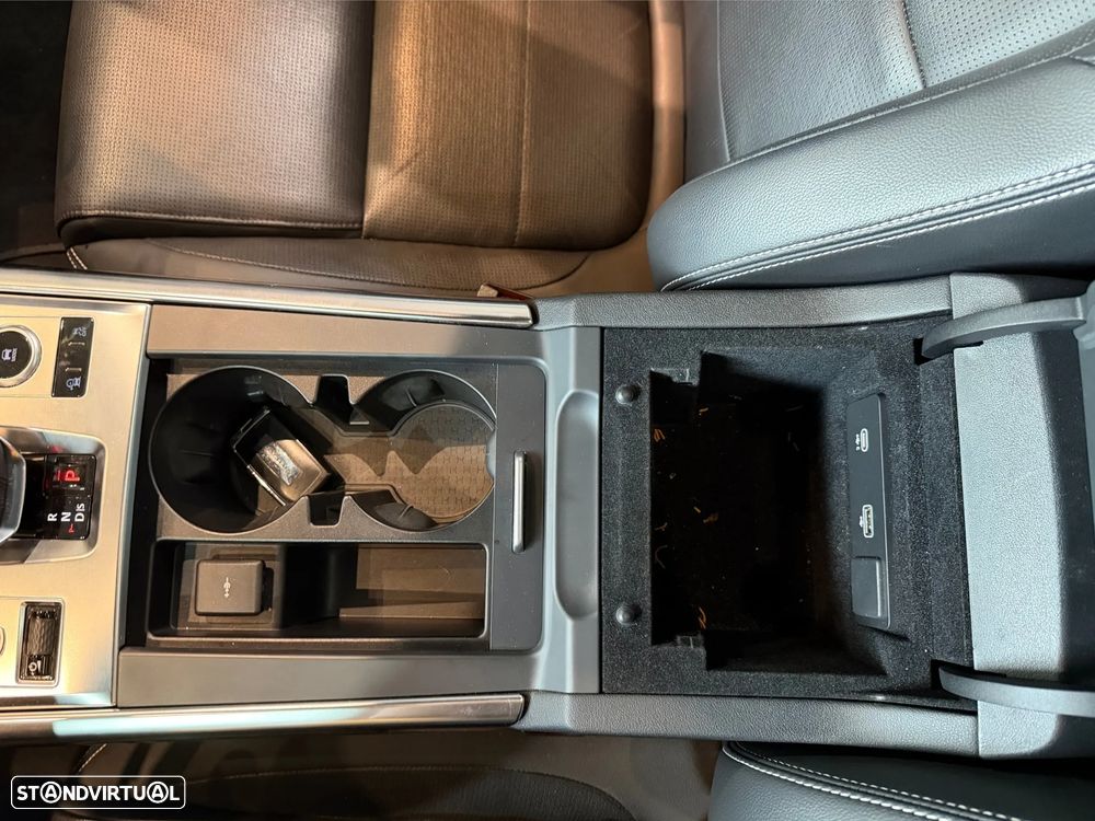 Jaguar XF 2.0 D200 R-Dynamic S AWD Aut. — fotografia 32