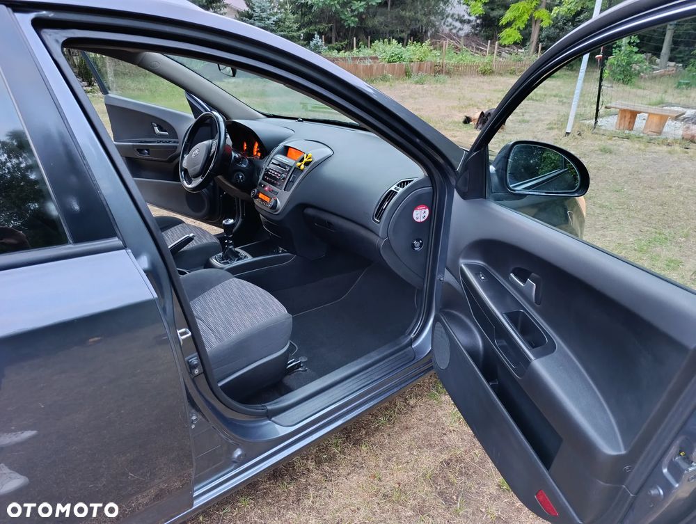 Kia Ceed - 12